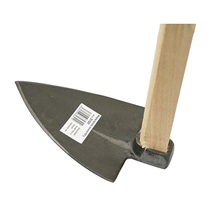 Motyka kovaná špičatá 630g s násadou