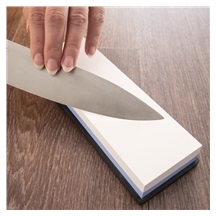 Kámen brusný korund+podložka+úchyt na nože