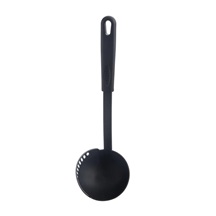 Naběračka termoplast PBT s cedníkem BLACKLINE 30,5 cm, pr. 9 cm