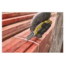 Nůž s odlamovací čepelí s kolečkem 18mm FMHT10592-0